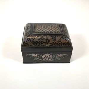 Bidri metal handcrafted floral silver inlay small trinket box